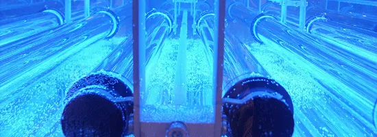 UV filtrirna naprava za dezinfekcijo raztopine